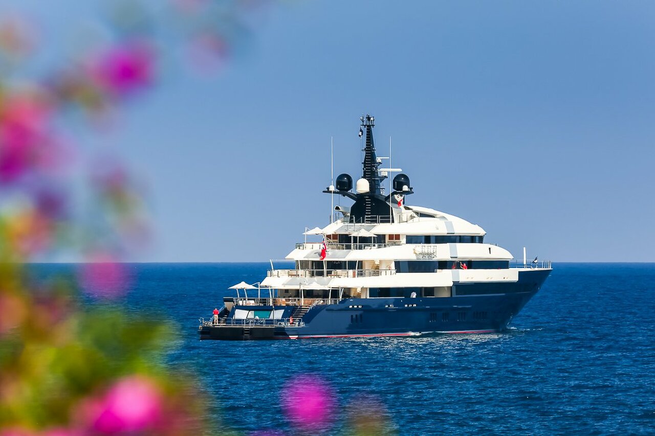 MAN OF STEEL Yacht • Oceanco • 2010 • Proprietario Barry Zekelman