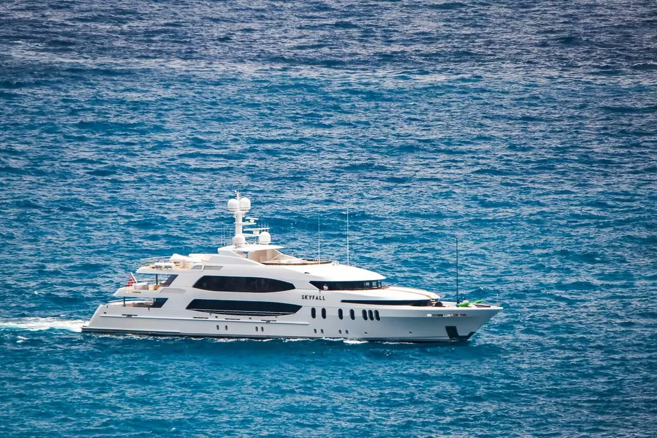 Skyfall dell'yacht della trinità