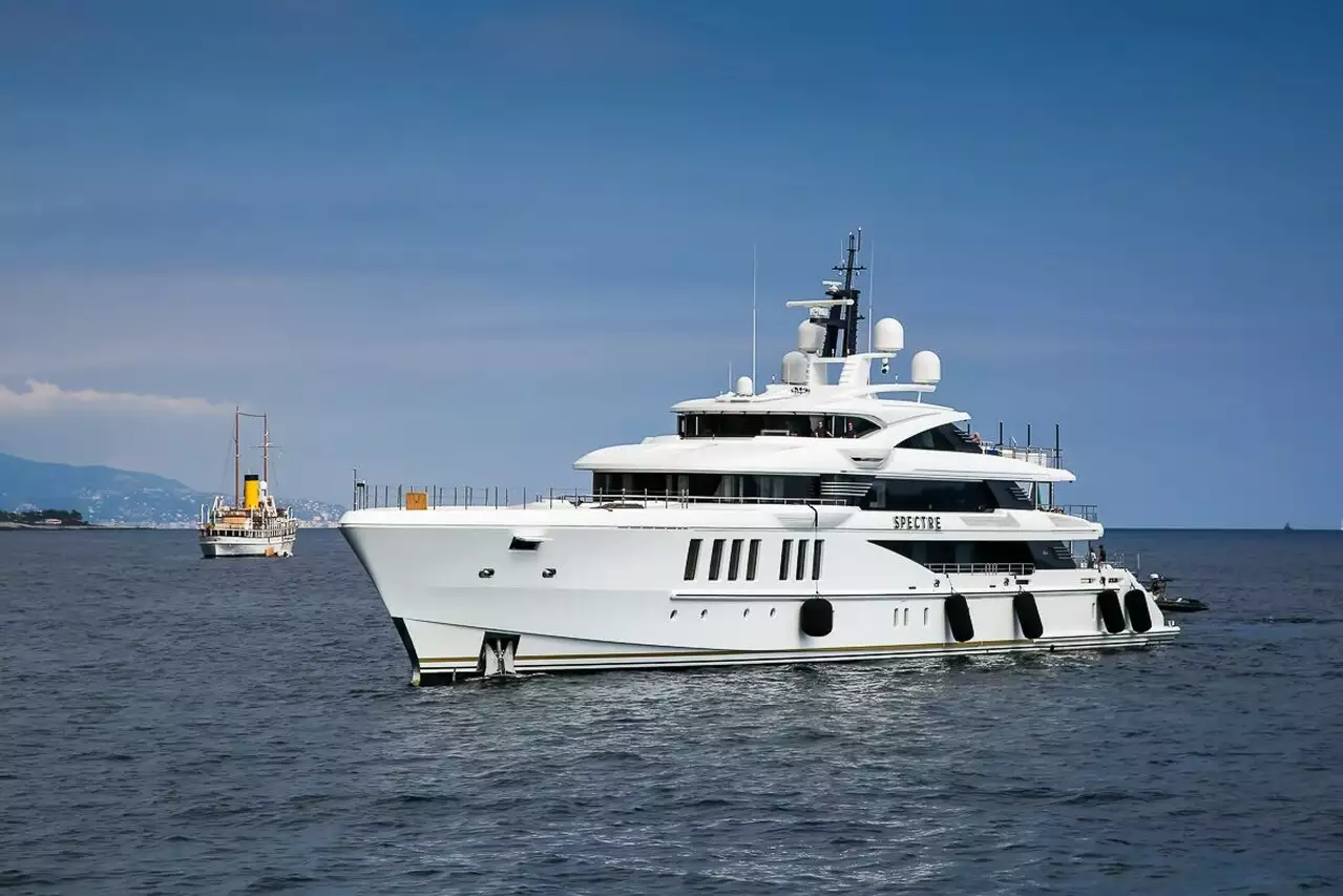 Espectro - 69m - Benetti - propietario Staluppi