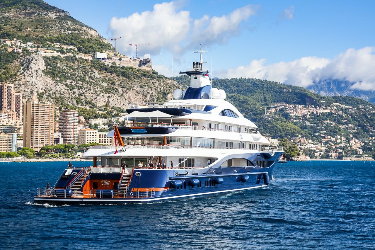 Yacht Lady Gulya (TIS) – 111 m – Lurssen