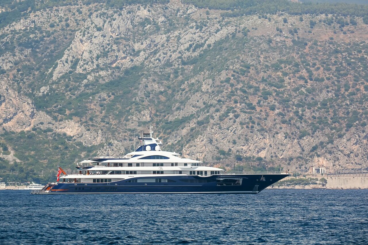 yate TIS - 111m - Lurssen