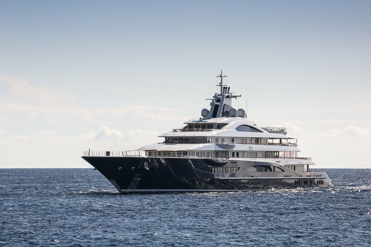 jacht Lady Gulya (TIS) – 111m – Lurssen