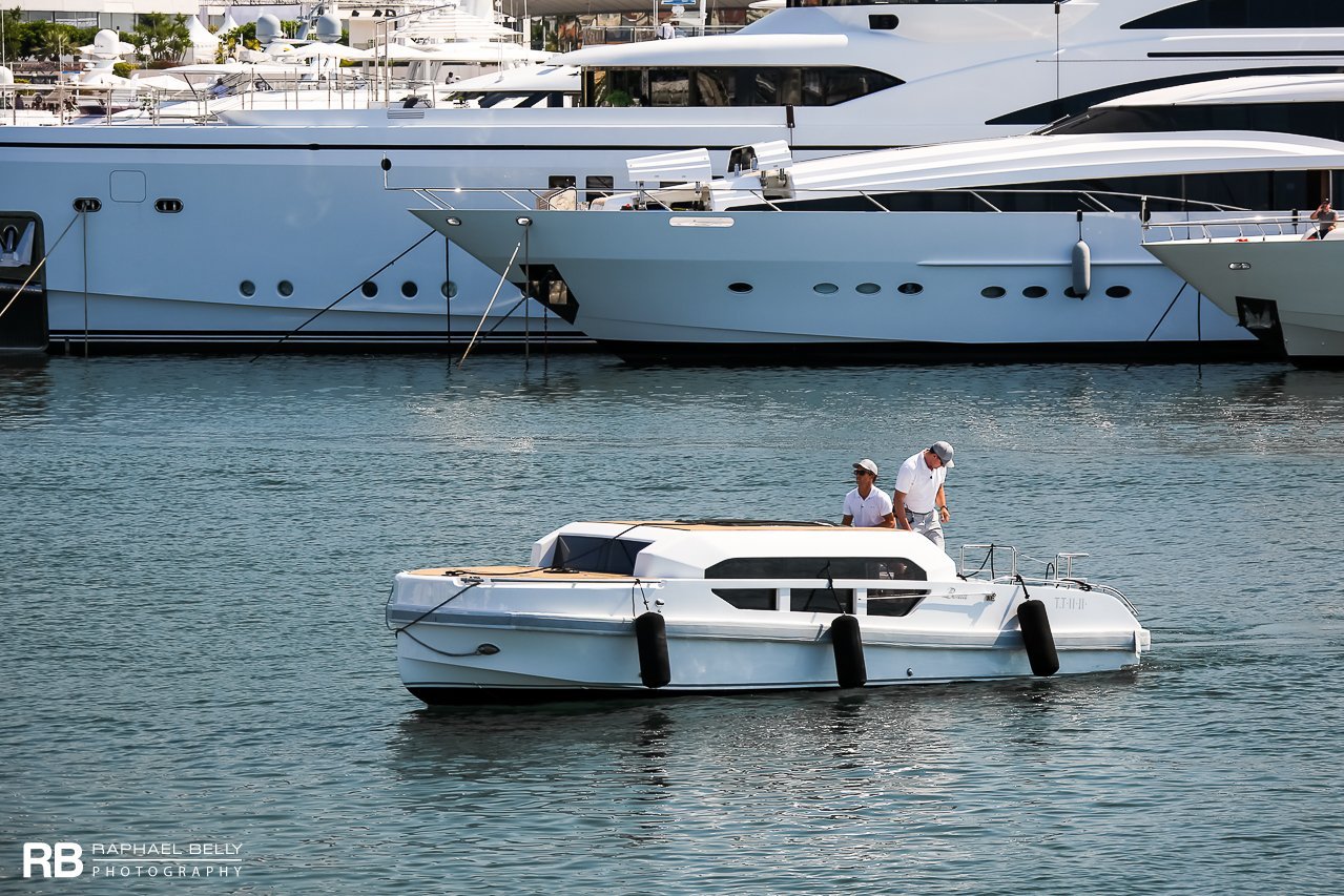 Limousinen-Tender zur Soundwave-Yacht