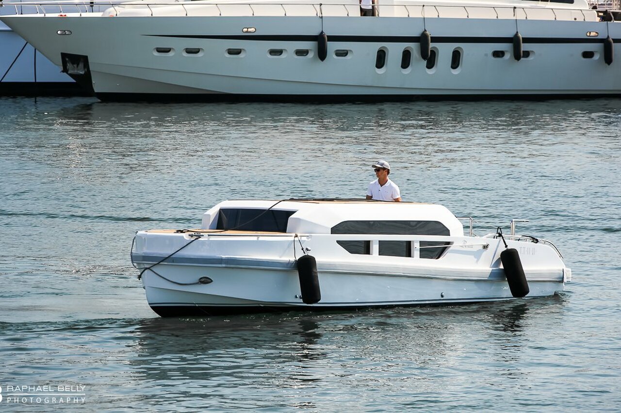 Limousinen-Tender zur Soundwave-Yacht