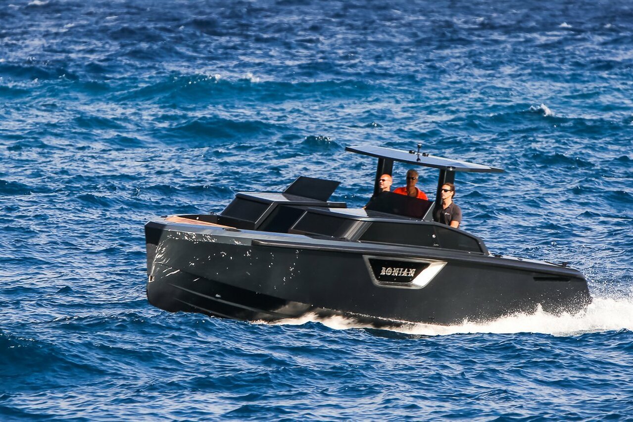 Tender To Yacht Lonian – 9,7m – Xtenders