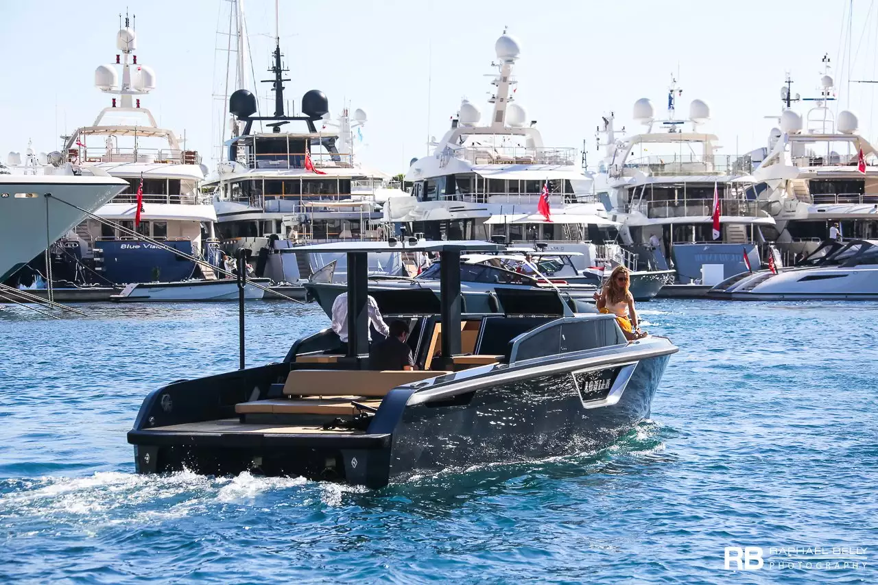 Tender To yacht Lonian – 9,7m – Xtenders