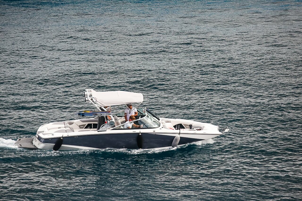 Tender To Ocean Victory (X55) – 8 m – Mastercraft