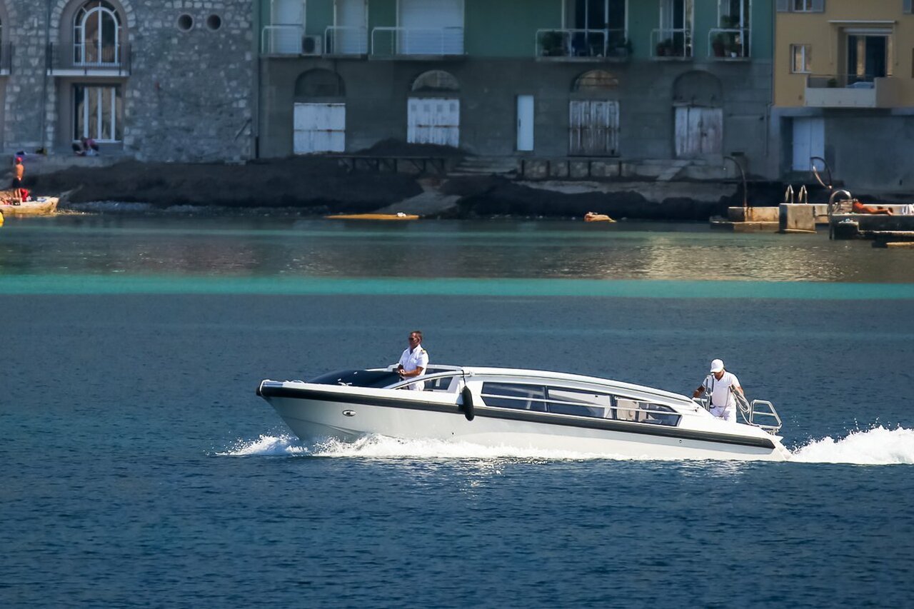Tender To yacht Plan B (Limousine) – Royal Denship