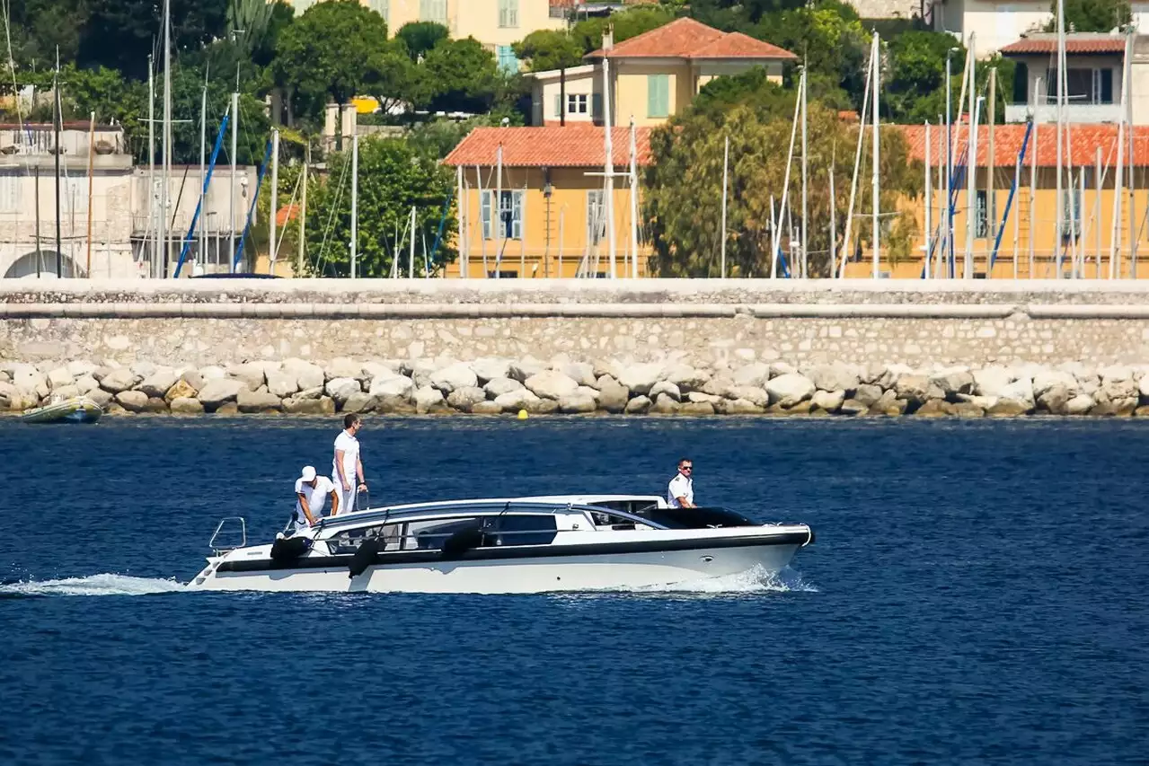 Tender To yacht Piano B (Limousine) – Royal Denship