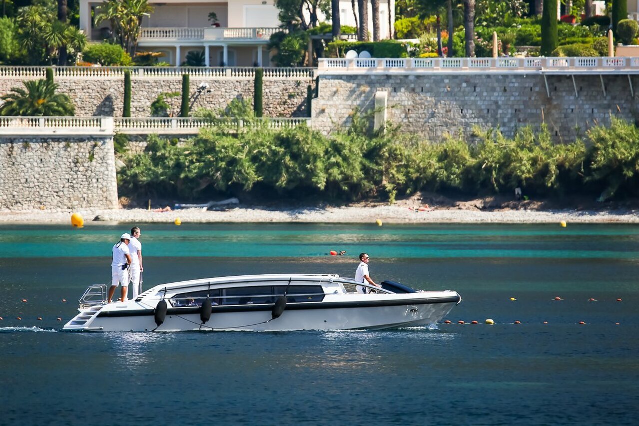 Tender To yacht Plan B (Limousine) – Royal Denship