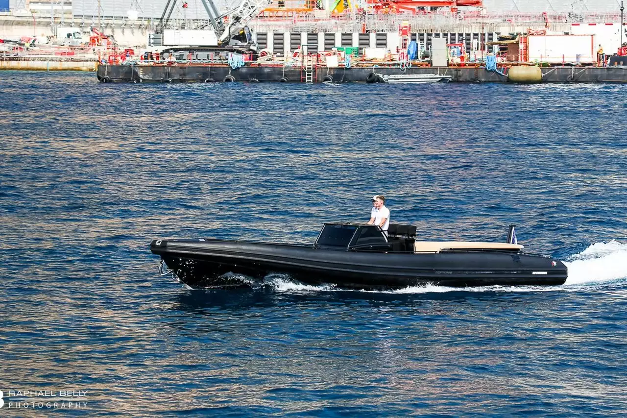 Taha'a (Tender al yate IJE – Black Shiver 120) – 12,65m – Novamarine