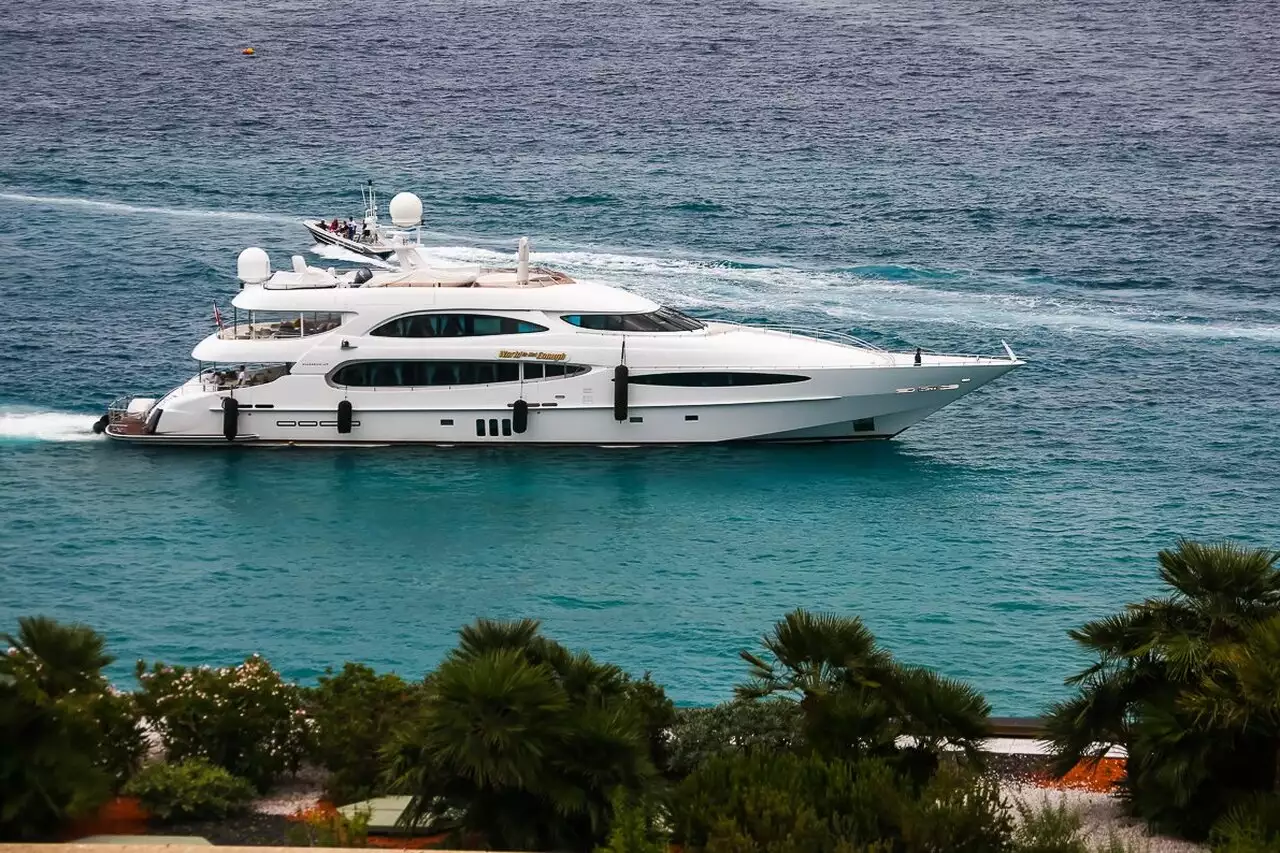 World Is Not Enough yacht - 42m - Millennium - Staluppi