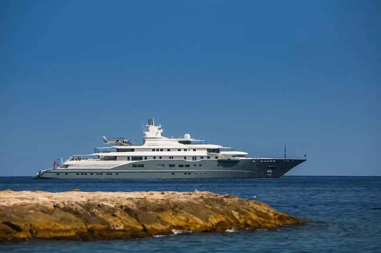 Яхта RADIANT • Lurssen • 2009 • Владелец Абдулла аль Футтайм