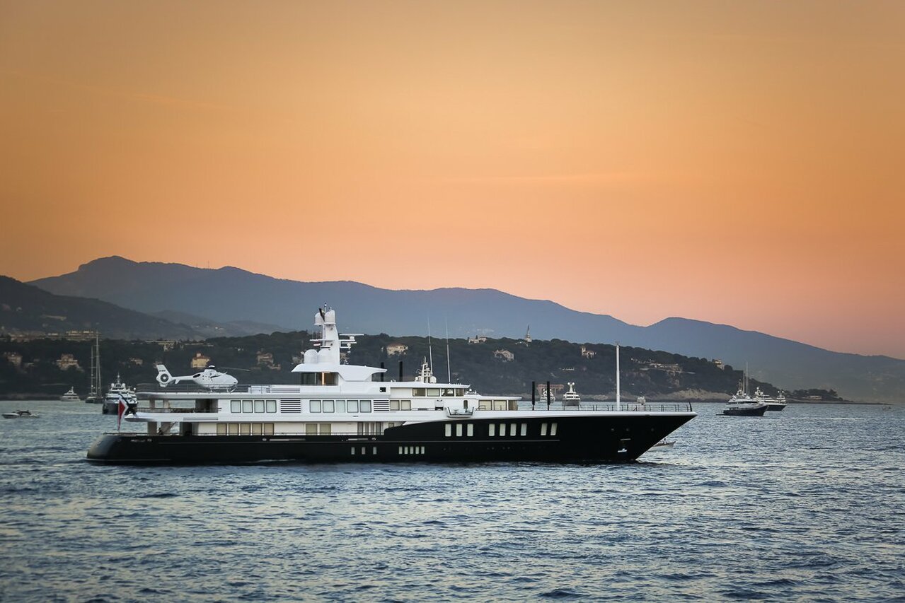 yate Air - 81m - Feadship