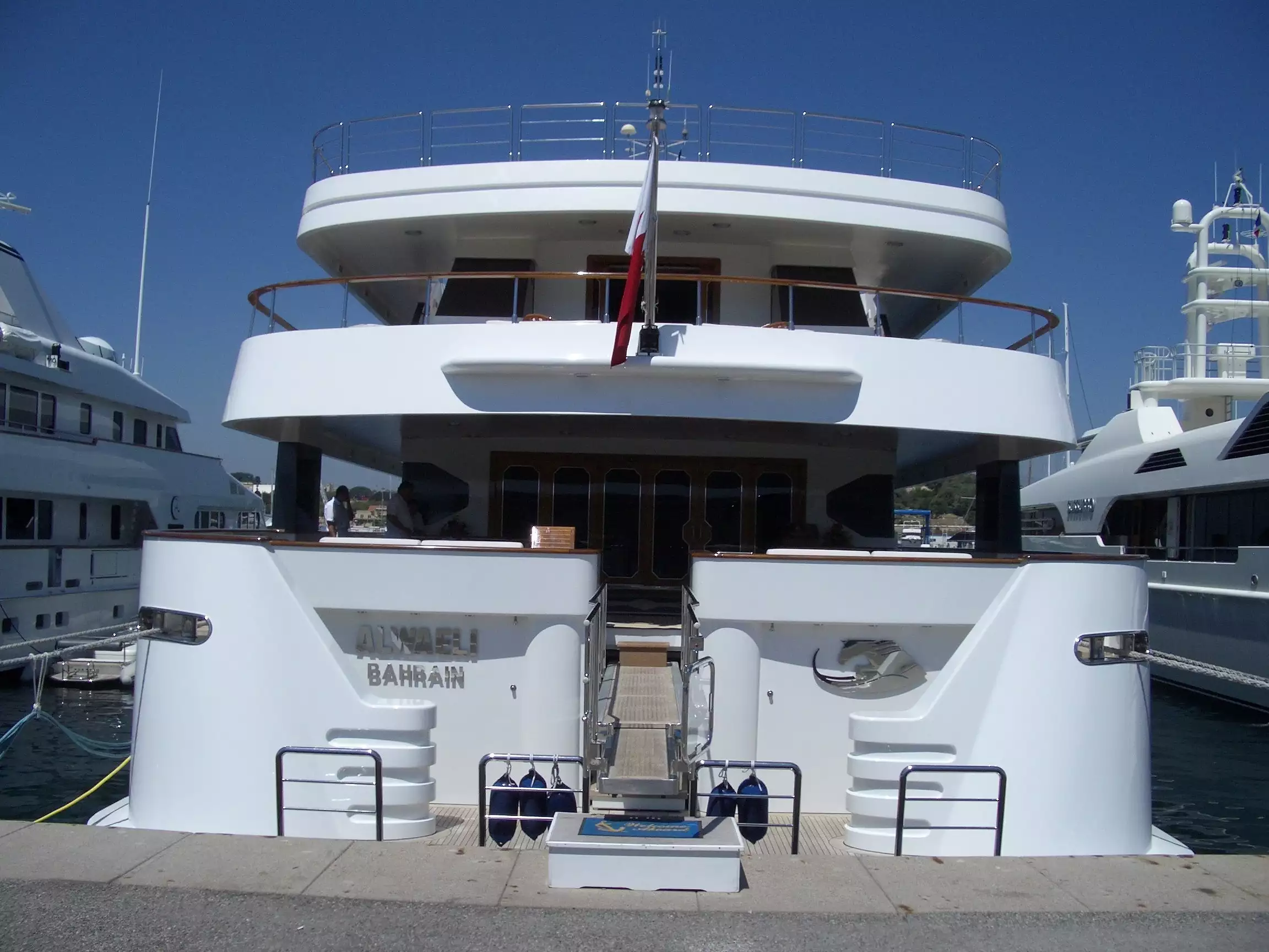 yacht alwaeli owner