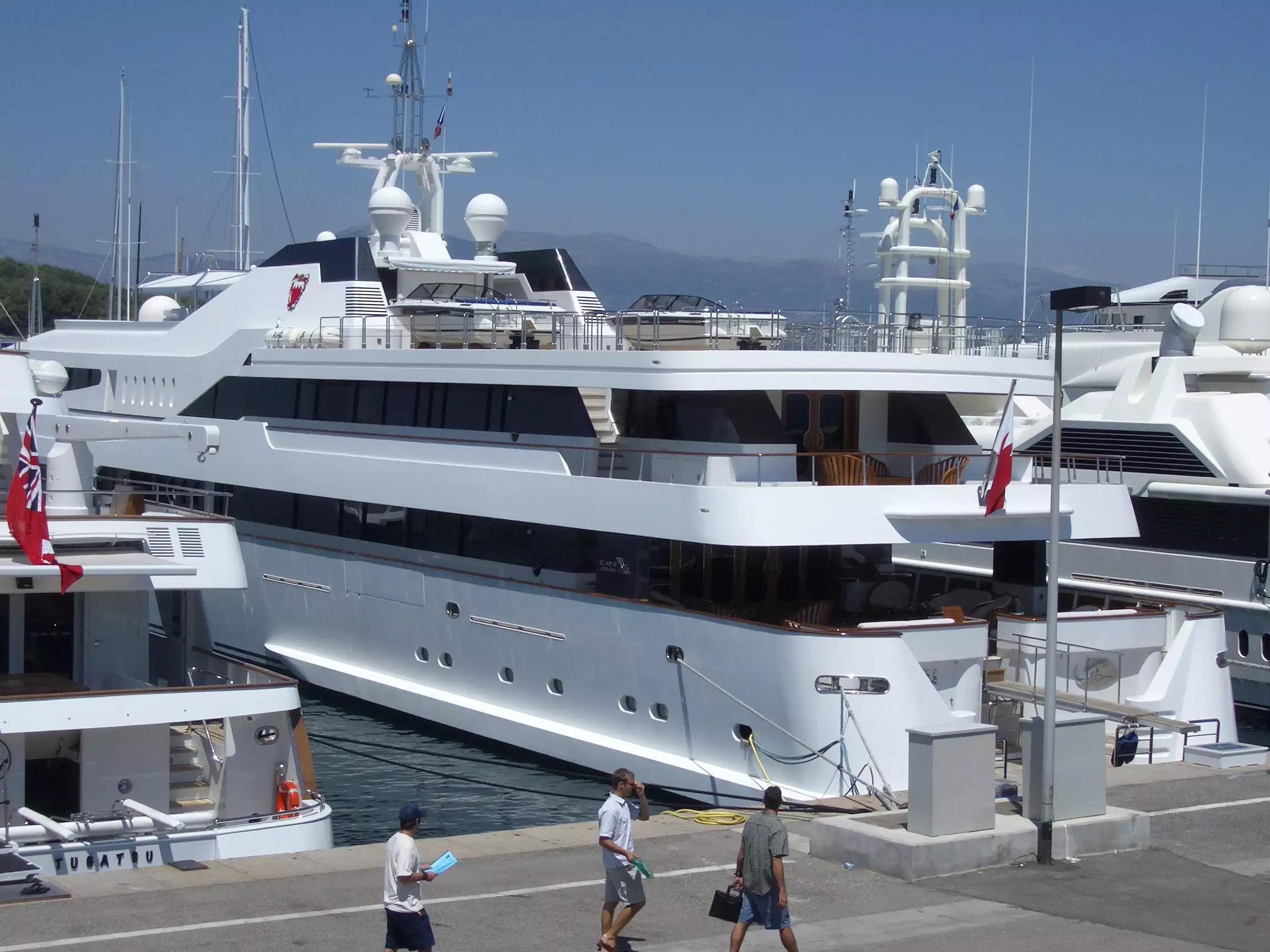 ALWAELI Yacht • CRN • 1991 • Propriétaire Roi de Bahreïn