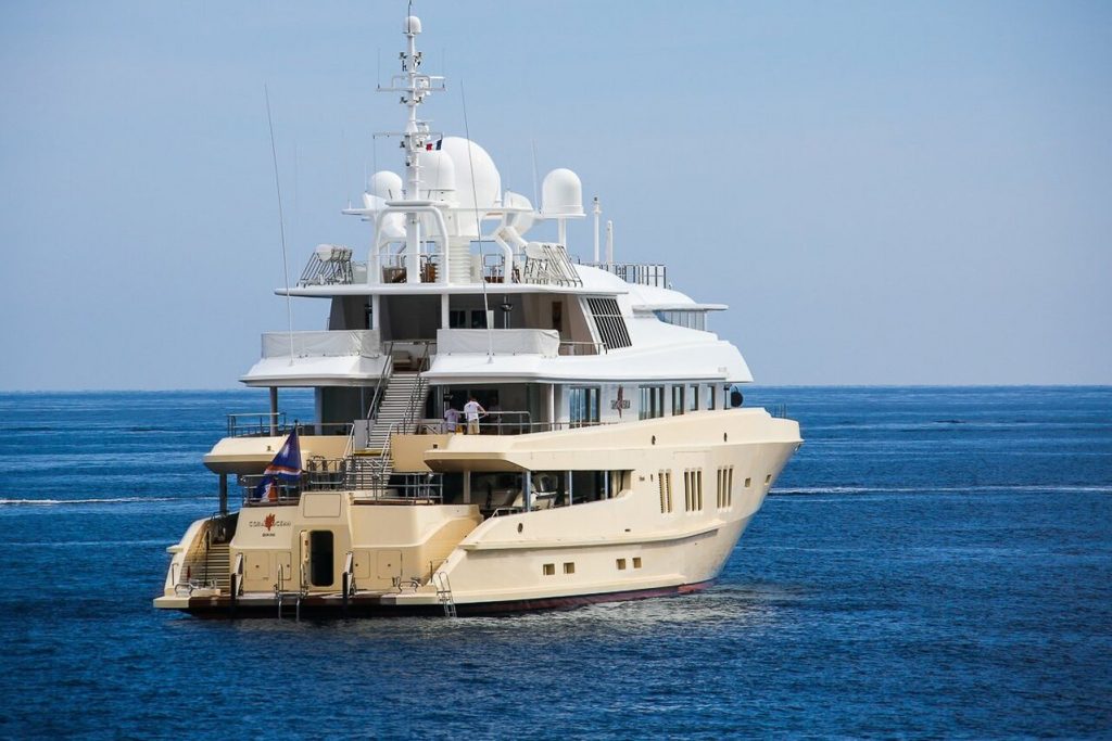 coral island yacht proprietario