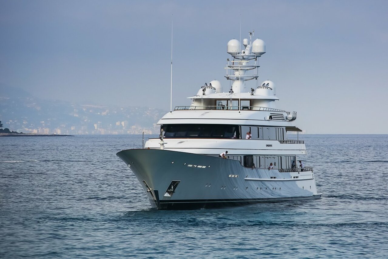 DRIZZLE Yacht • Feadship • 2012 • المالك Amancio Ortega