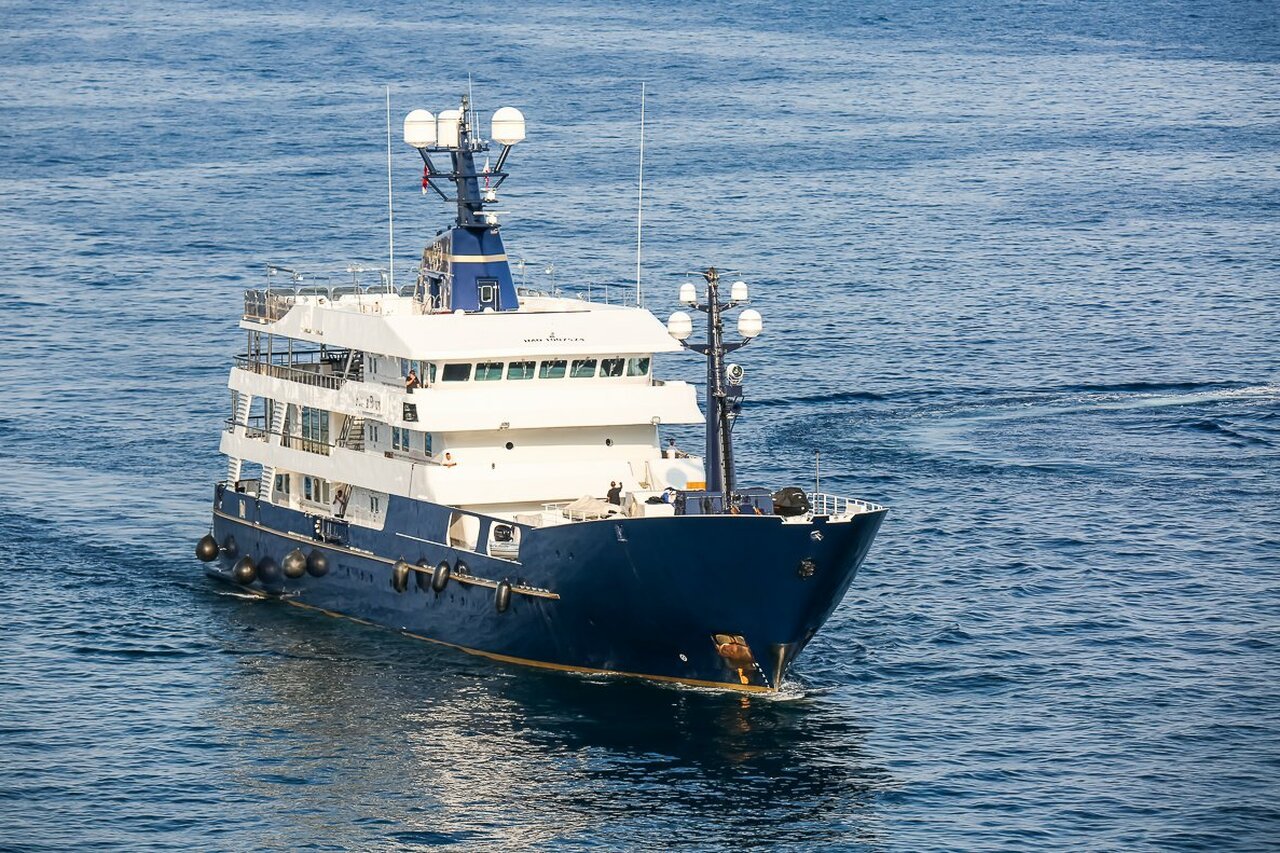 FORCE BLUE Yacht • Royal Denship • 2002 • Owner Flavio Briatore