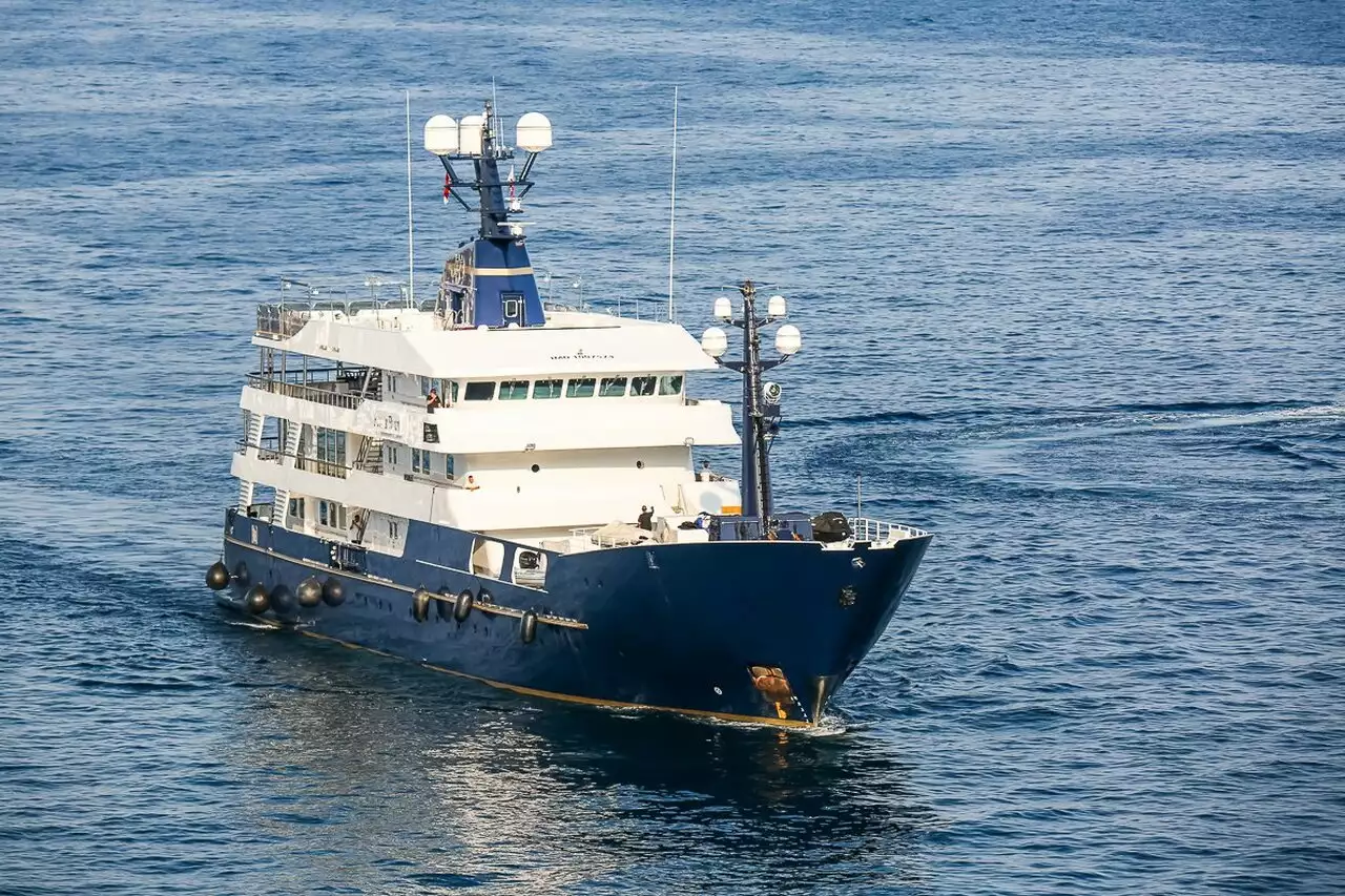 FORCE BLUE Yacht • Royal Denship • 2002 • Propriétaire Flavio Briatore