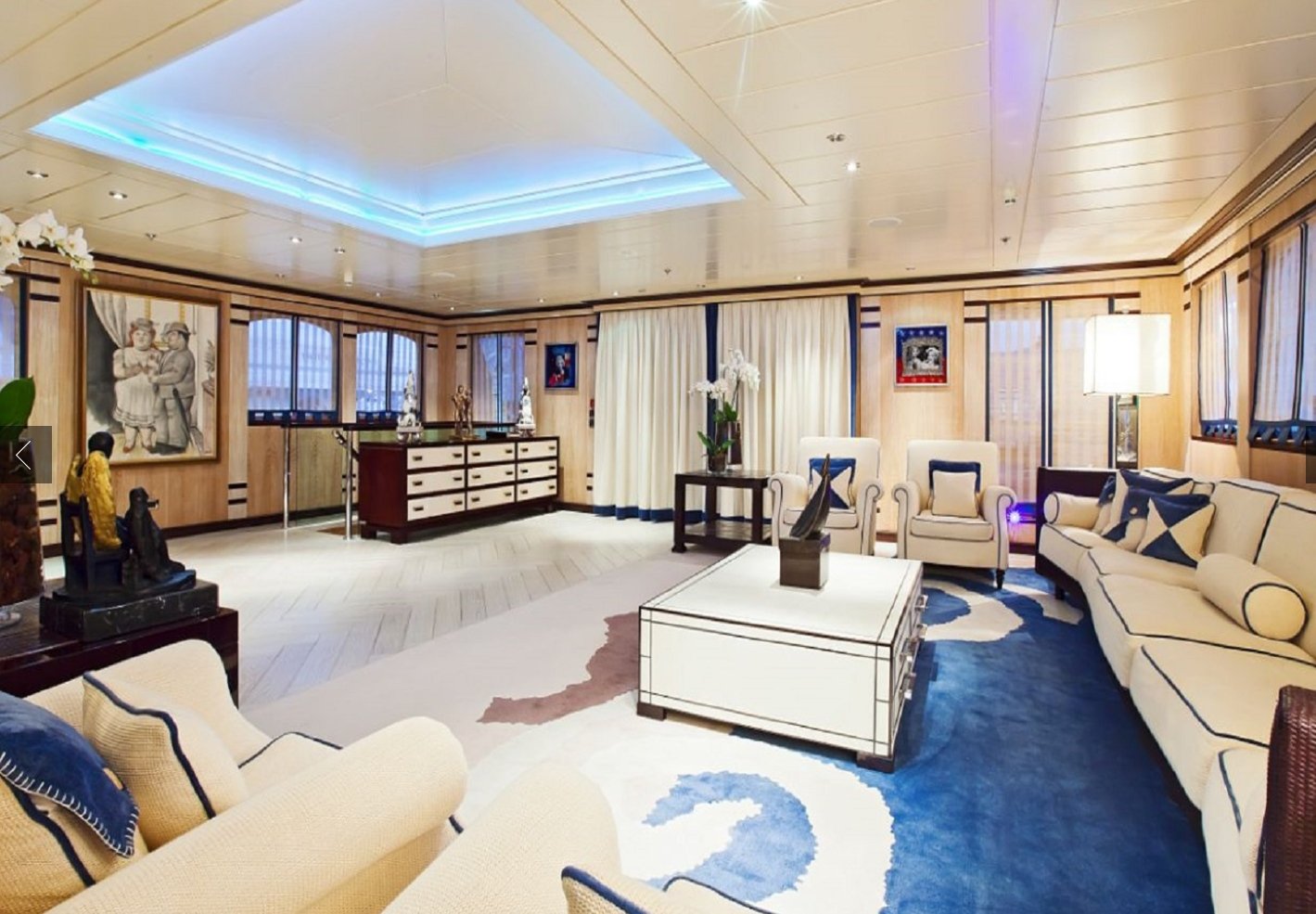 Royal Denship yacht Force Blue intérieur