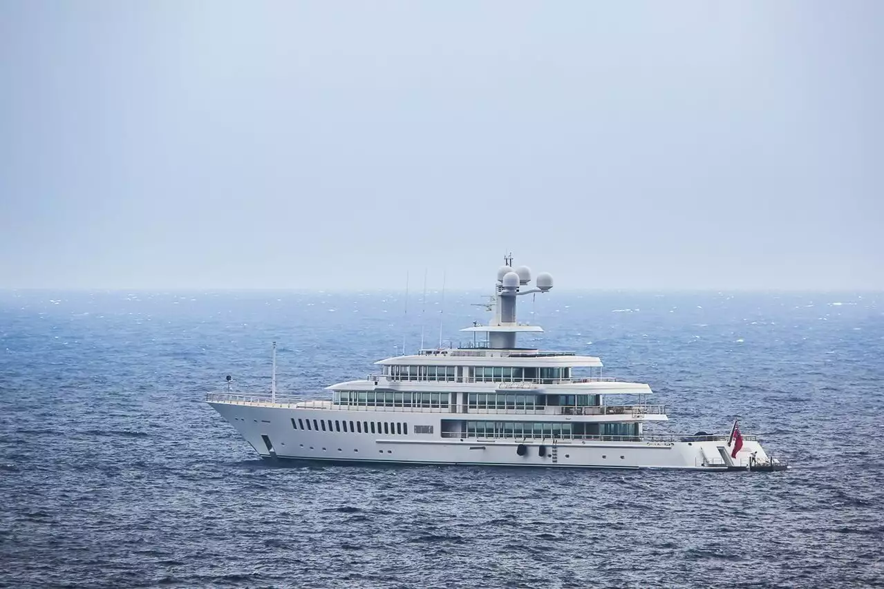 FOUNTAINHEAD Yacht • Feadship • 2011 • Owner Eddie Lampert