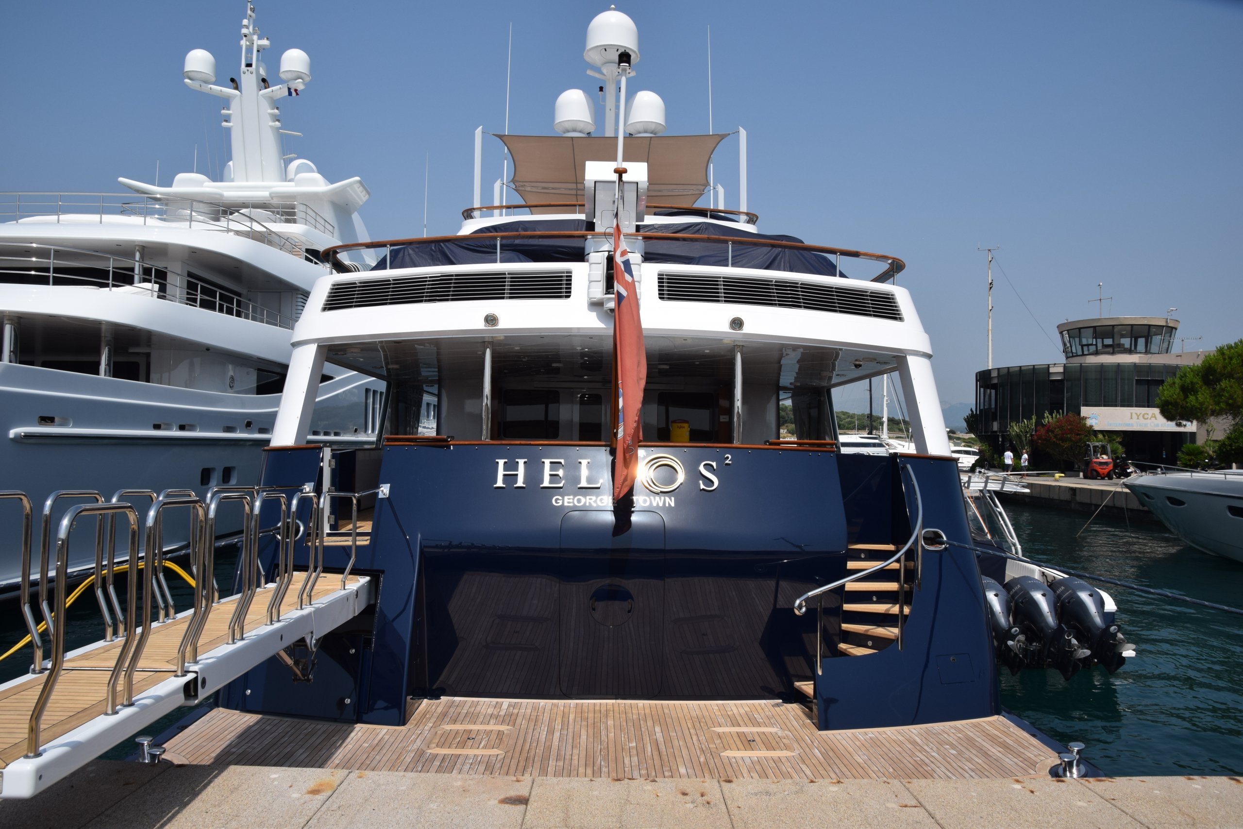 HELIOS 2 Yacht • Palmer Johnson • 2002 • Proprietario Dennis Mehiel