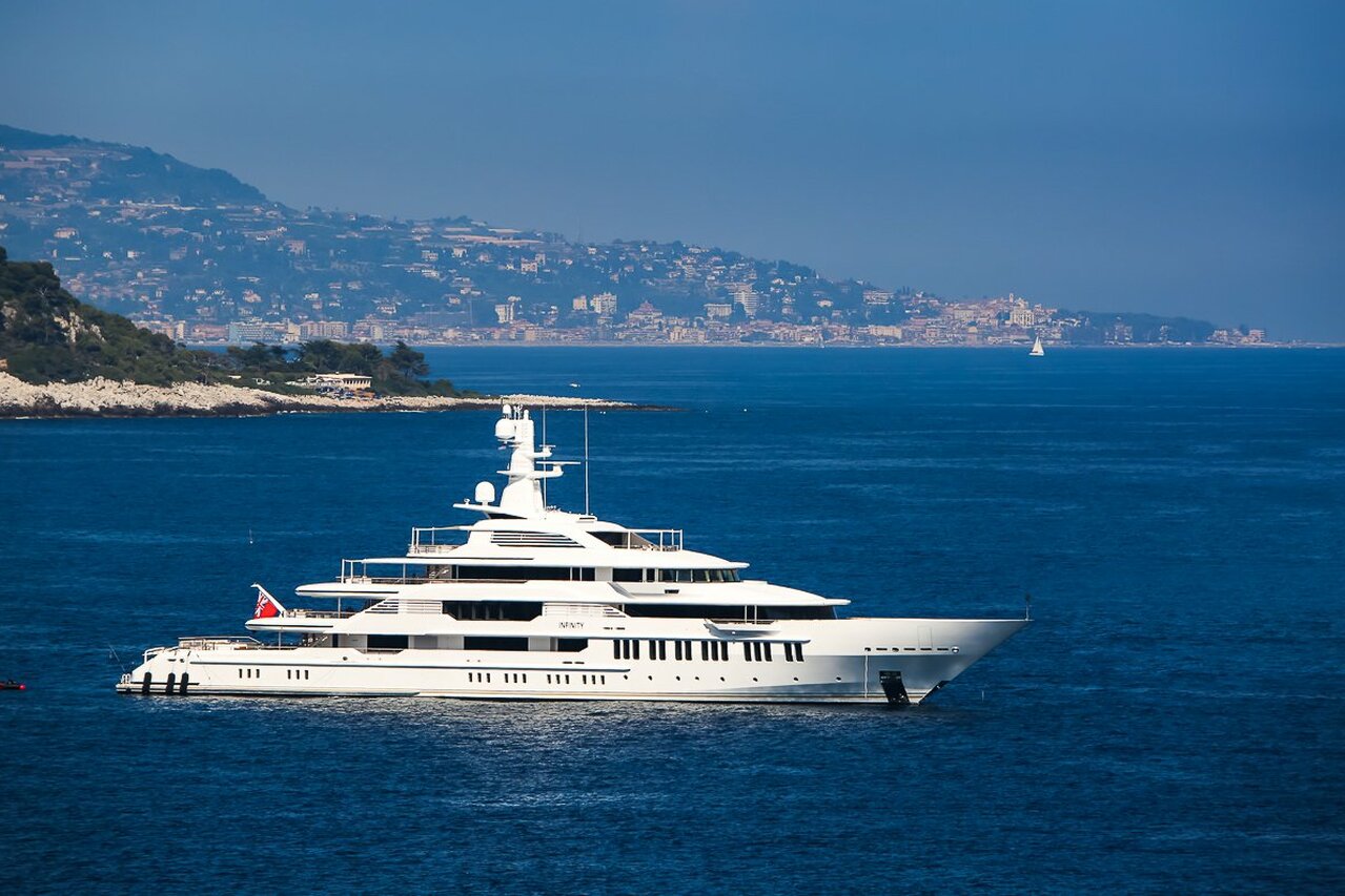 who owns motor yacht infinity