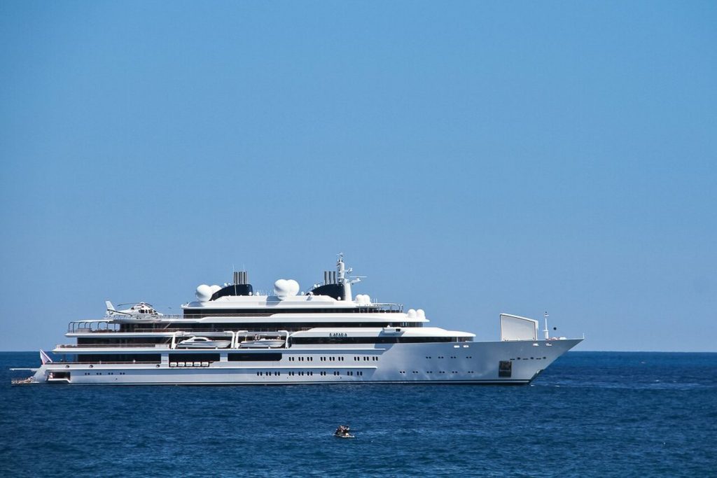 emir qatar yacht katara