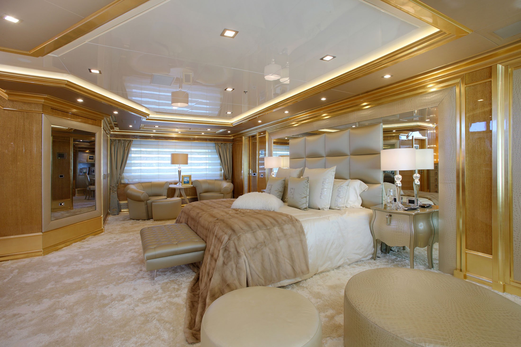 yacht Lady Lara interior