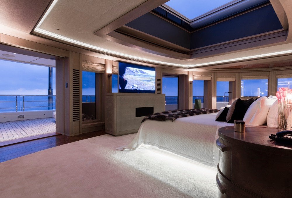 interno dell'yacht Luna