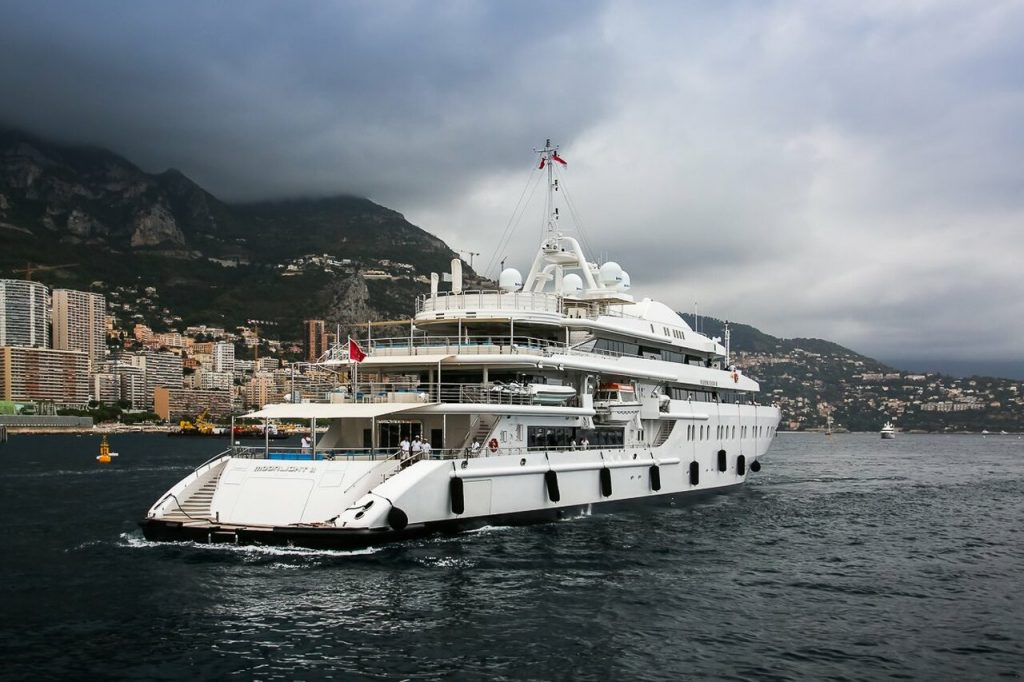 sultan bin khalifa al nahyan yacht