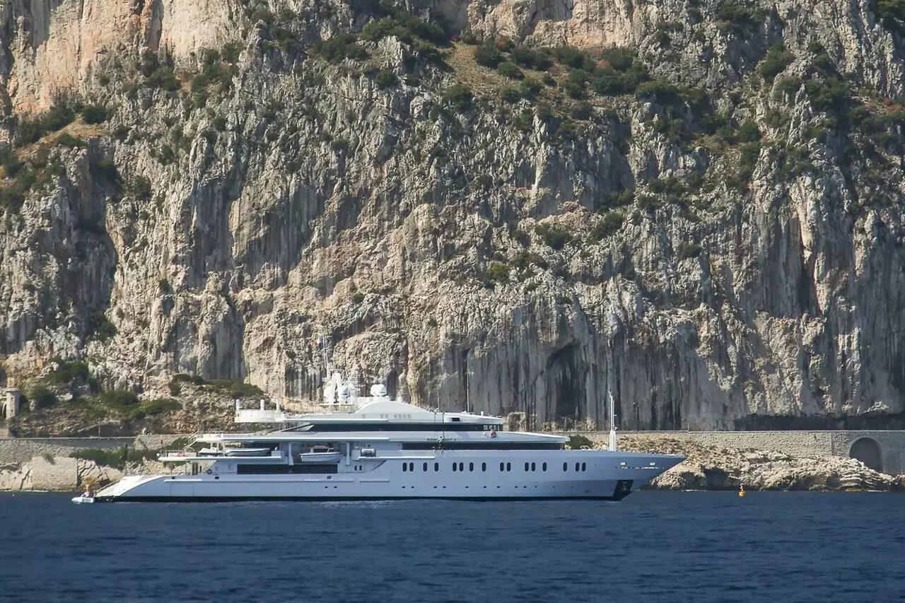 MOONLIGHT II Yacht • Neorion Syros Shipyards • 2006 • Eigentümer Scheich Sultan bin Khalifa al Nahyan