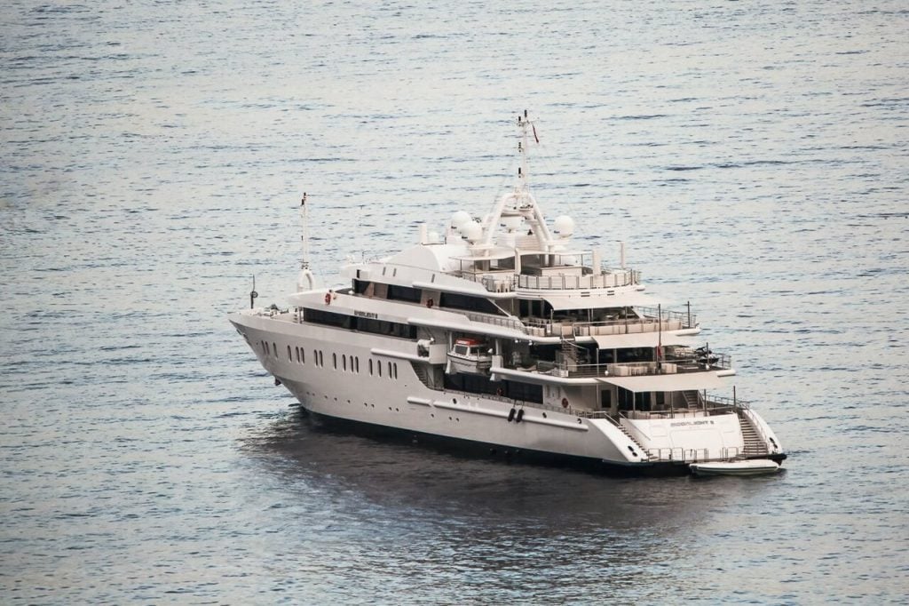 Яхта MOONLIGHT II • Neorion Syros Shipyards • 2006 г. • Владелец Шейх Султан бин Халифа аль Нахайян