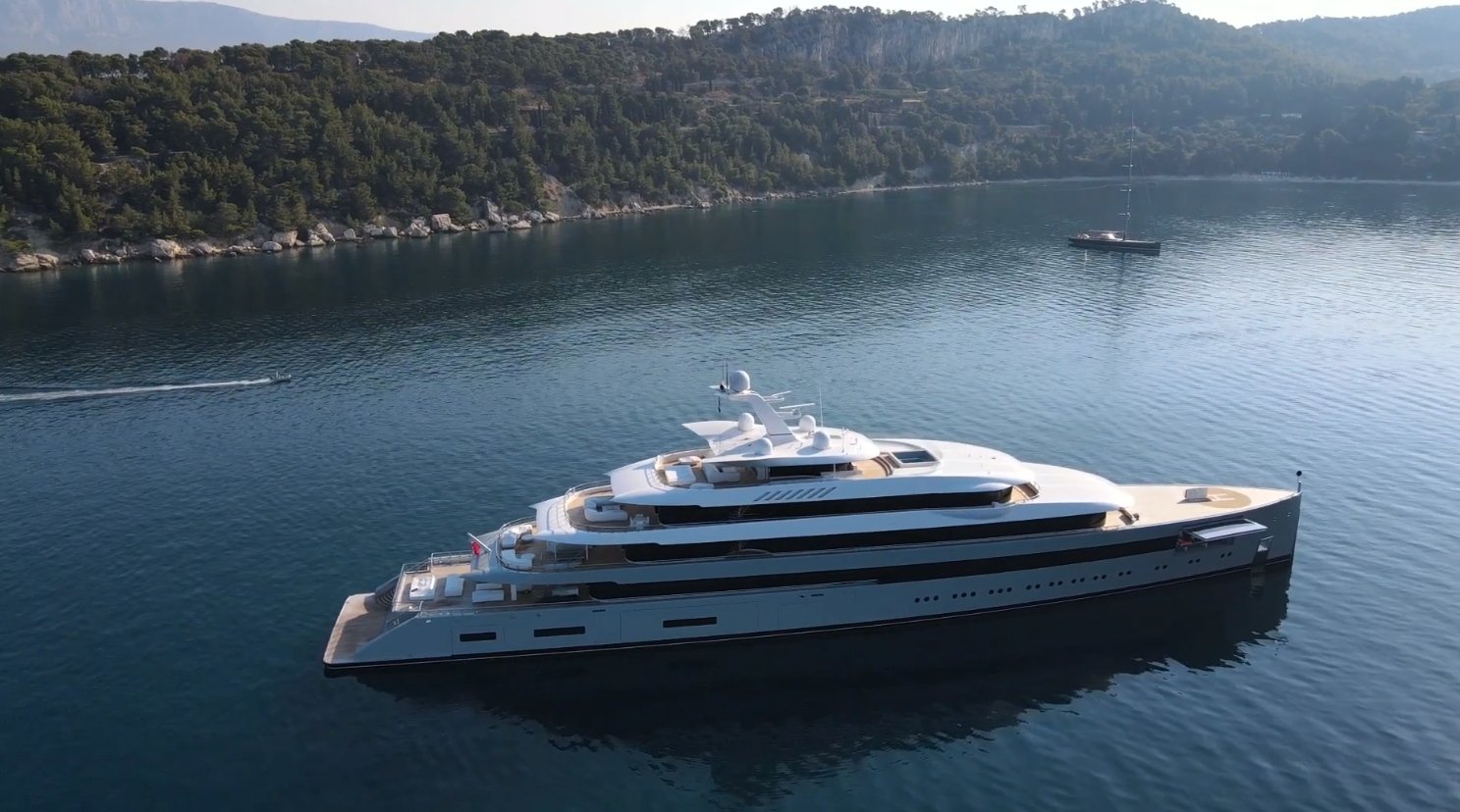 MOONRISE Yacht • Feadship • 2020 • Propriétaire Jan Koum