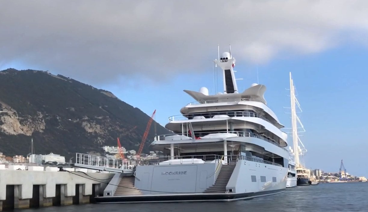 MOONRISE Yacht • Feadship • 2020 • Owner Jan Koum