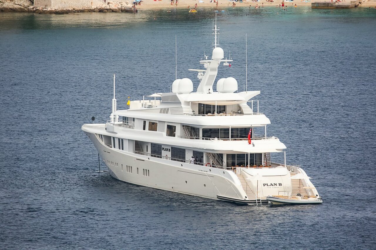 PLAN B Yacht • Abu Dhabi März • 2012 • Eigentümer Pathok Chodiev