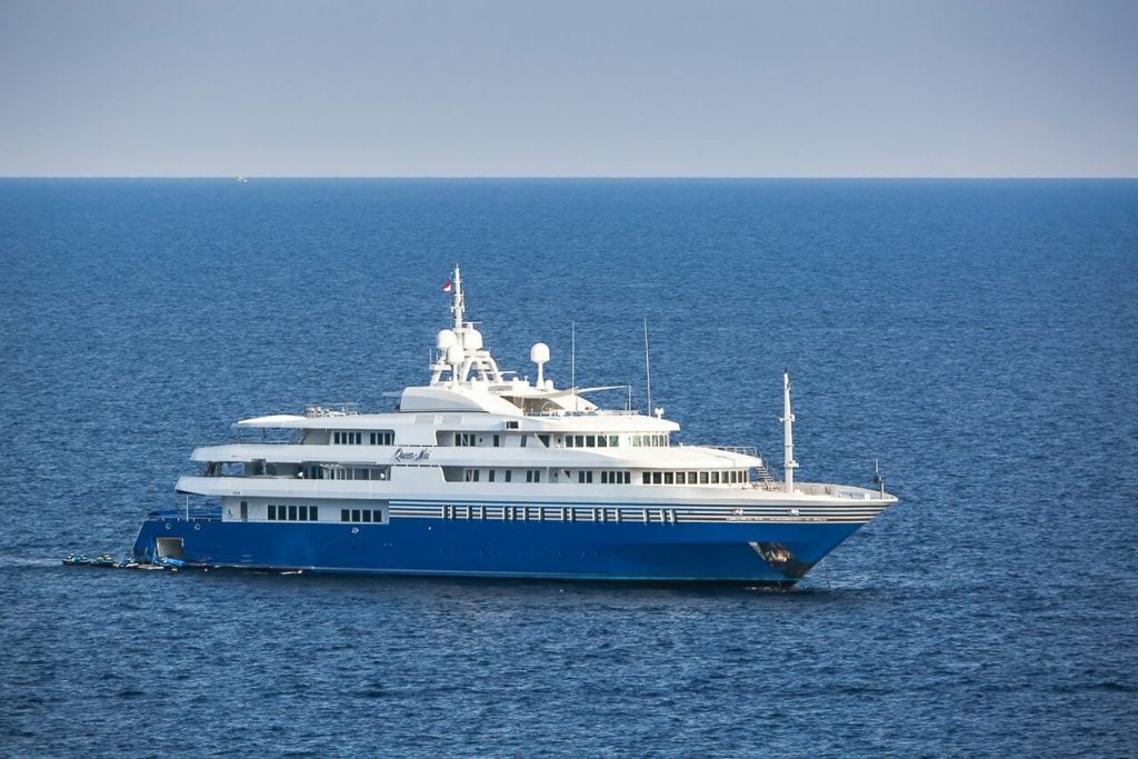 queen miri yacht