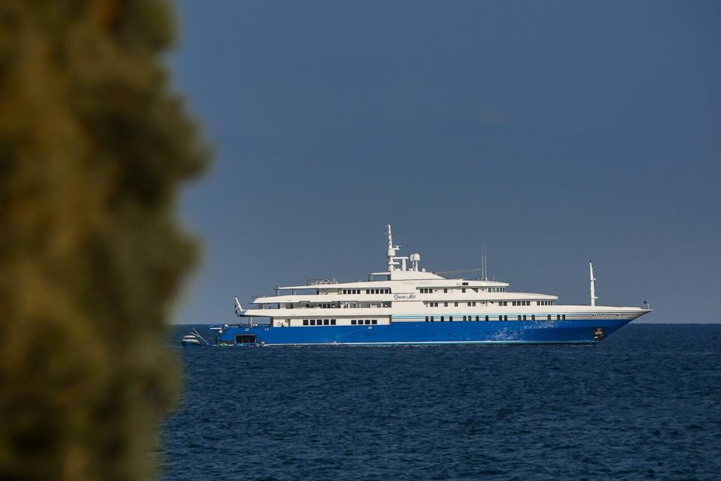 QUEEN MIRI Yacht • Neorion • 2004 • propriétaire Estate of Sheldon Adelson