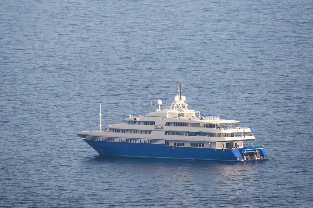 QUEEN MIRI Yacht • Neorion • 2004 • propriétaire Estate of Sheldon Adelson