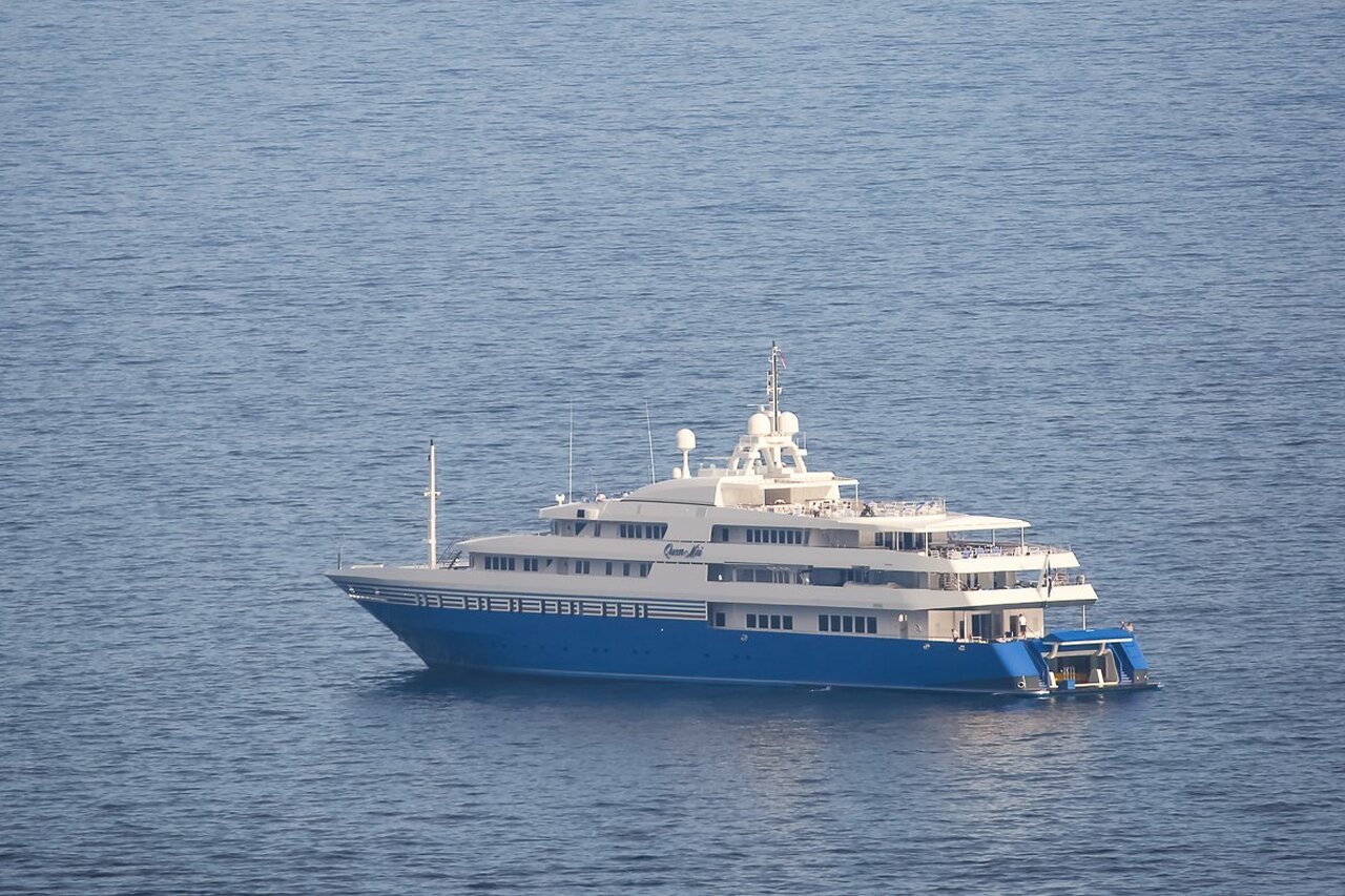 QUEEN MIRI Yacht • Neorion • 2004 • Eigner Anwesen von Sheldon Adelson