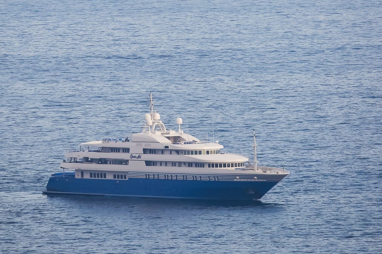 QUEEN MIRI Yacht • Neorion • 2004 • propriétaire Estate of Sheldon Adelson