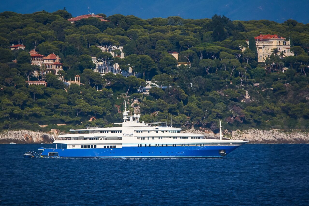 QUEEN MIRI Yacht • Neorion • 2004 • Eigner Anwesen von Sheldon Adelson