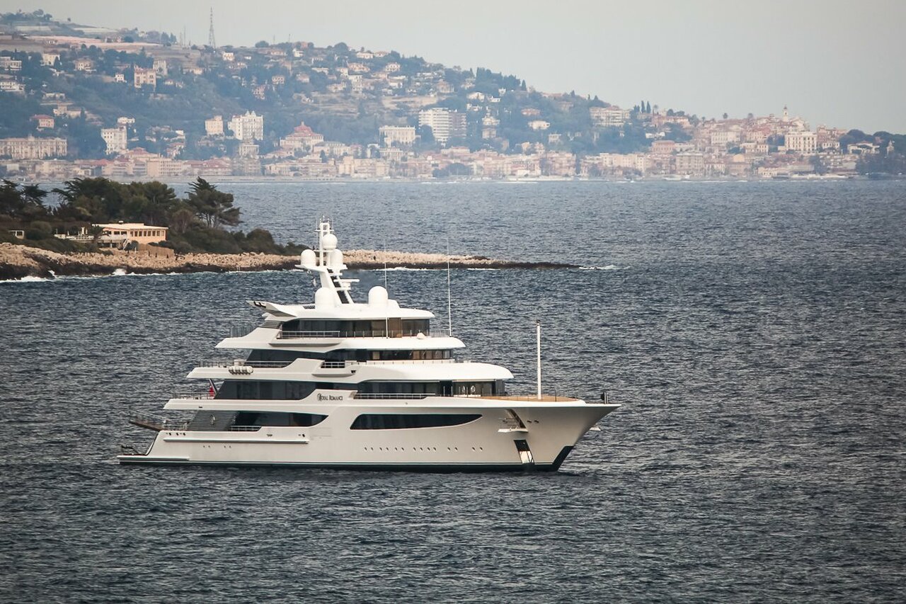 يخت Royal Romance • 92م • Feadship • فيكتور ميدفيدشوك