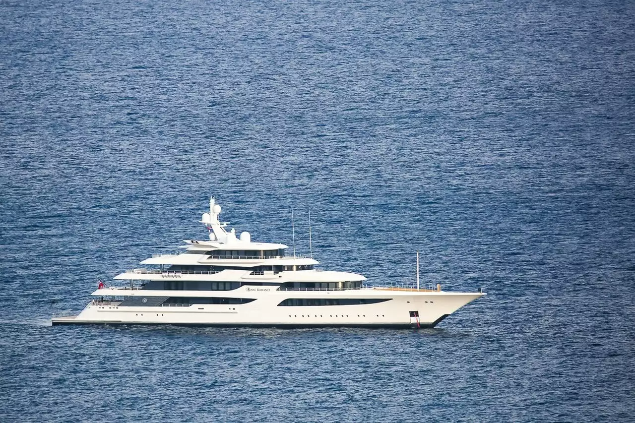 yate Royal Romance – 92m – Feadship - Viktor Medvedchuk