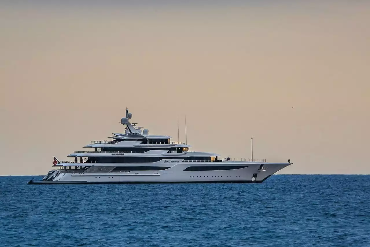 yate Royal Romance – 92m – Feadship – propietario Viktor Medvedchuk