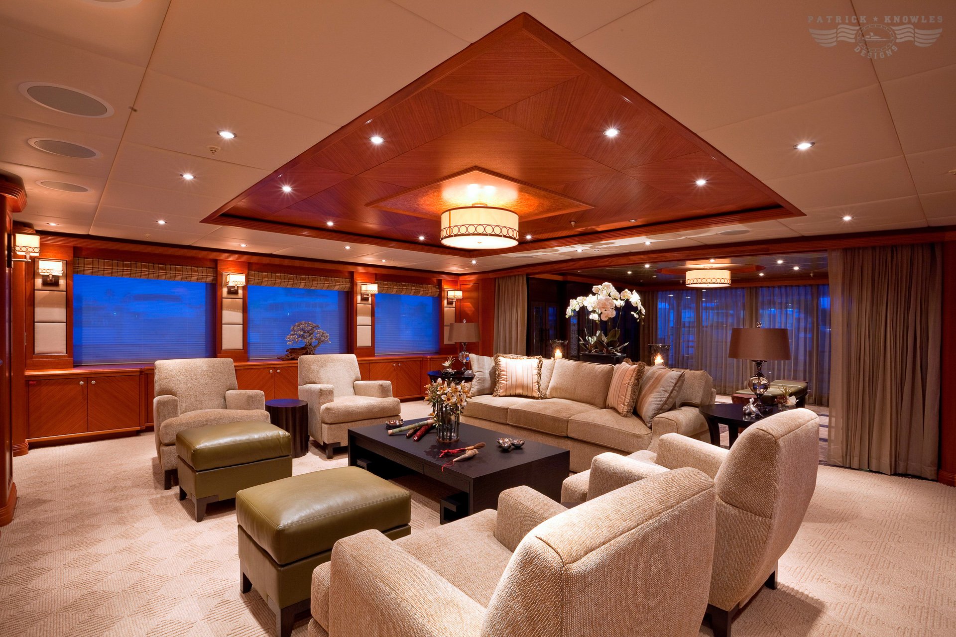 yacht Skyfall intérieur