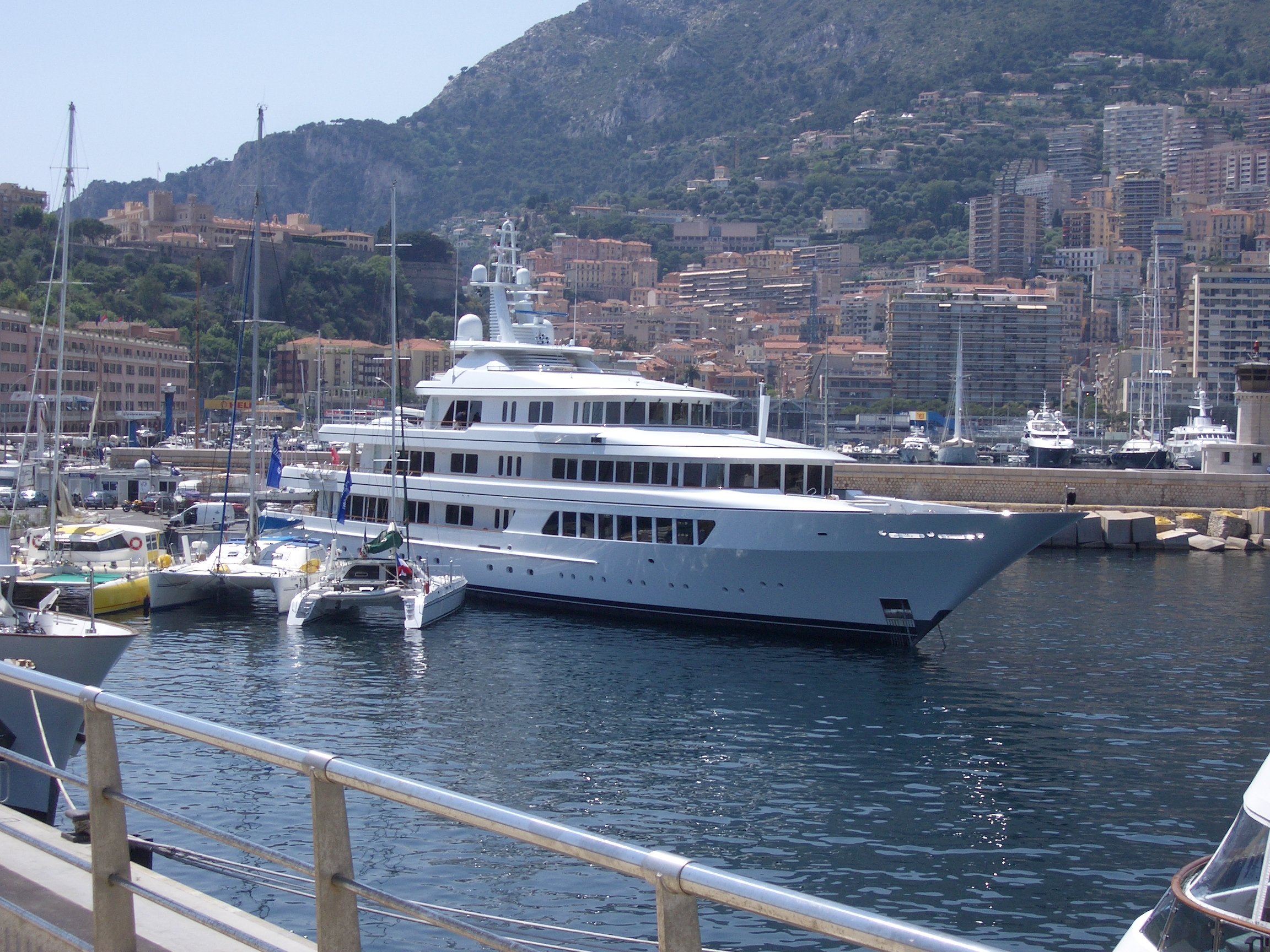 Яхта UTOPIA • Feadship • 2004 • Владелец Билл Миллер