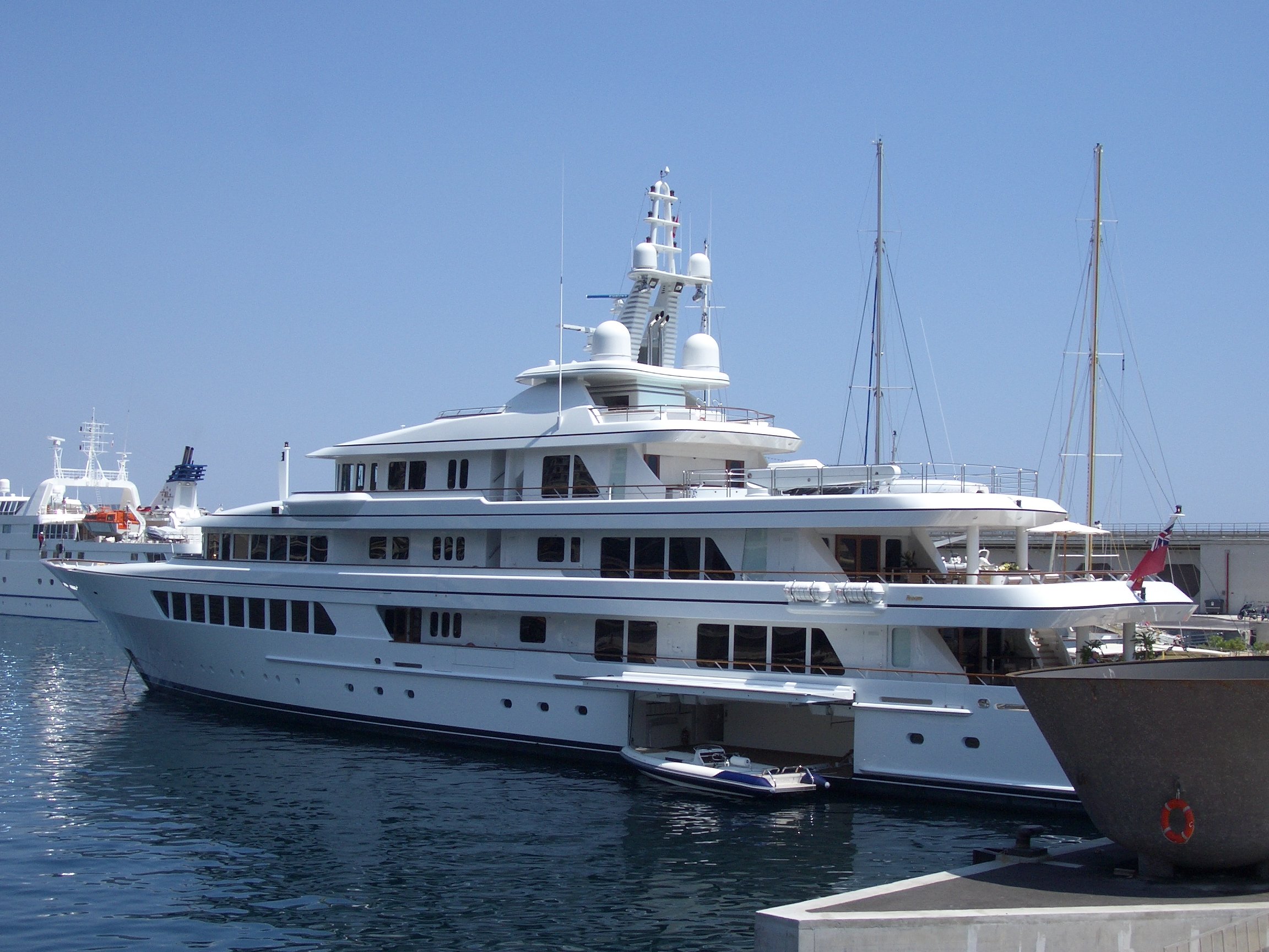 اليخت UTOPIA • Feadship • 2004 • المالك بيل ميلر