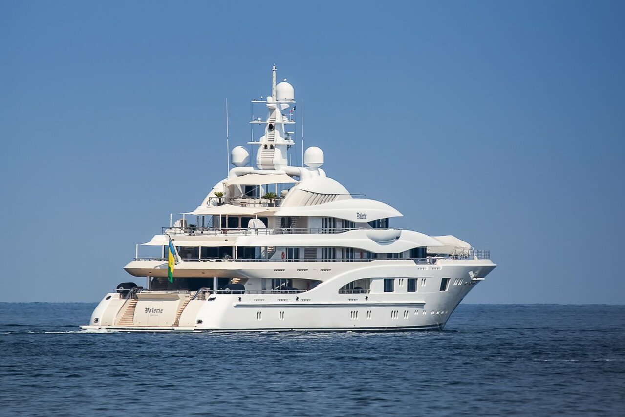 Yate VALERIE • Lurssen • 2011 • Propietario Sergey Chemezov